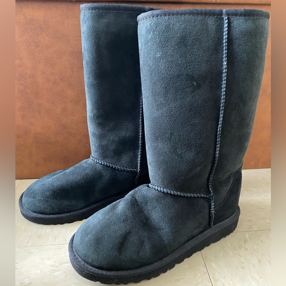NWT UGG Girls Black Suede Classic Tall Boots Size 5